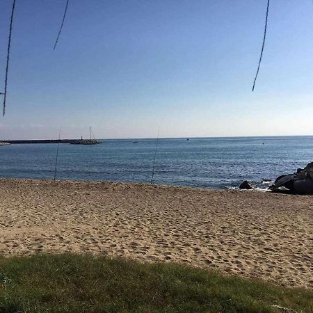 Nice And Quiet Flat In Premia De Mar Hutb المظهر الخارجي الصورة